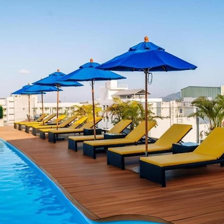 Days Inn By Wyndham Patong Beach Esterno foto
