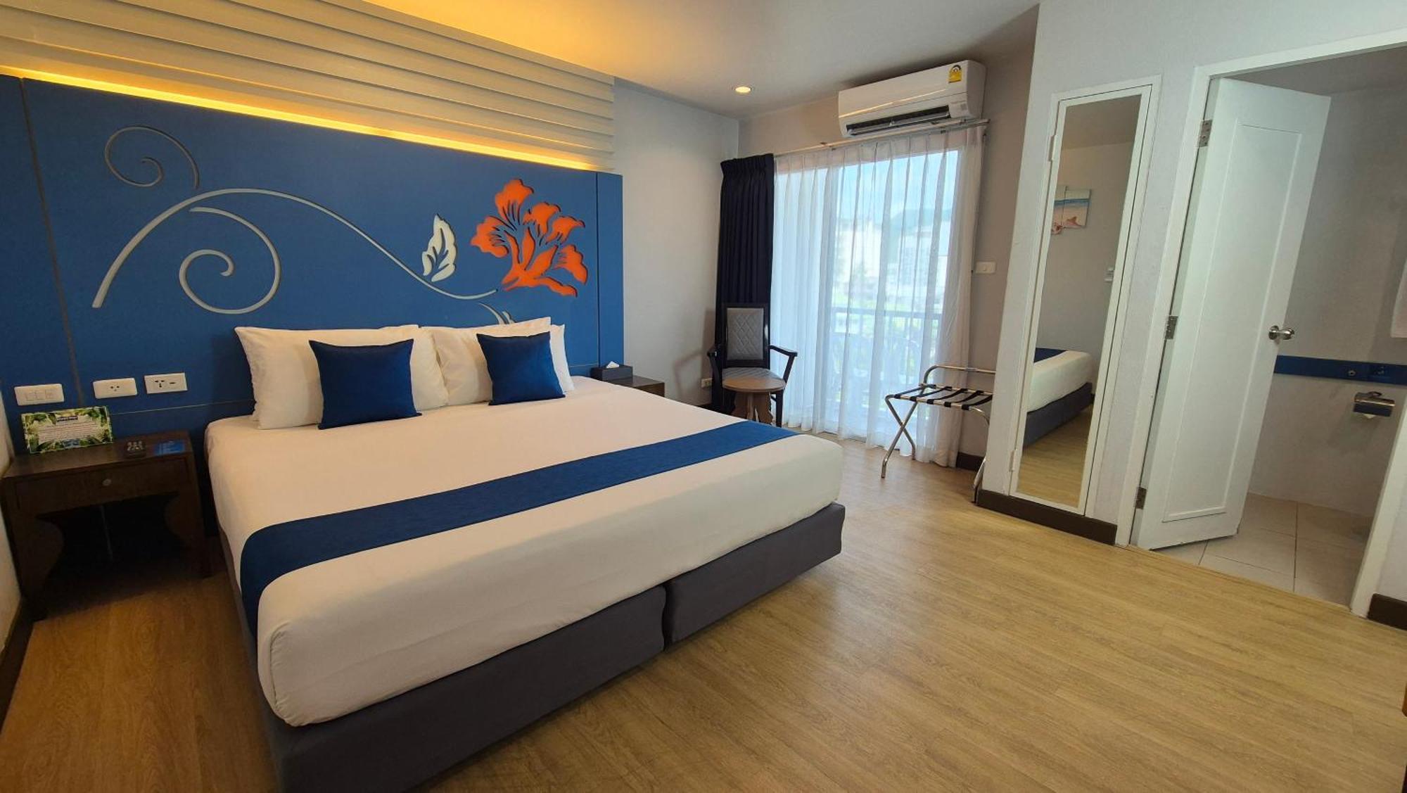Days Inn By Wyndham Patong Beach Esterno foto