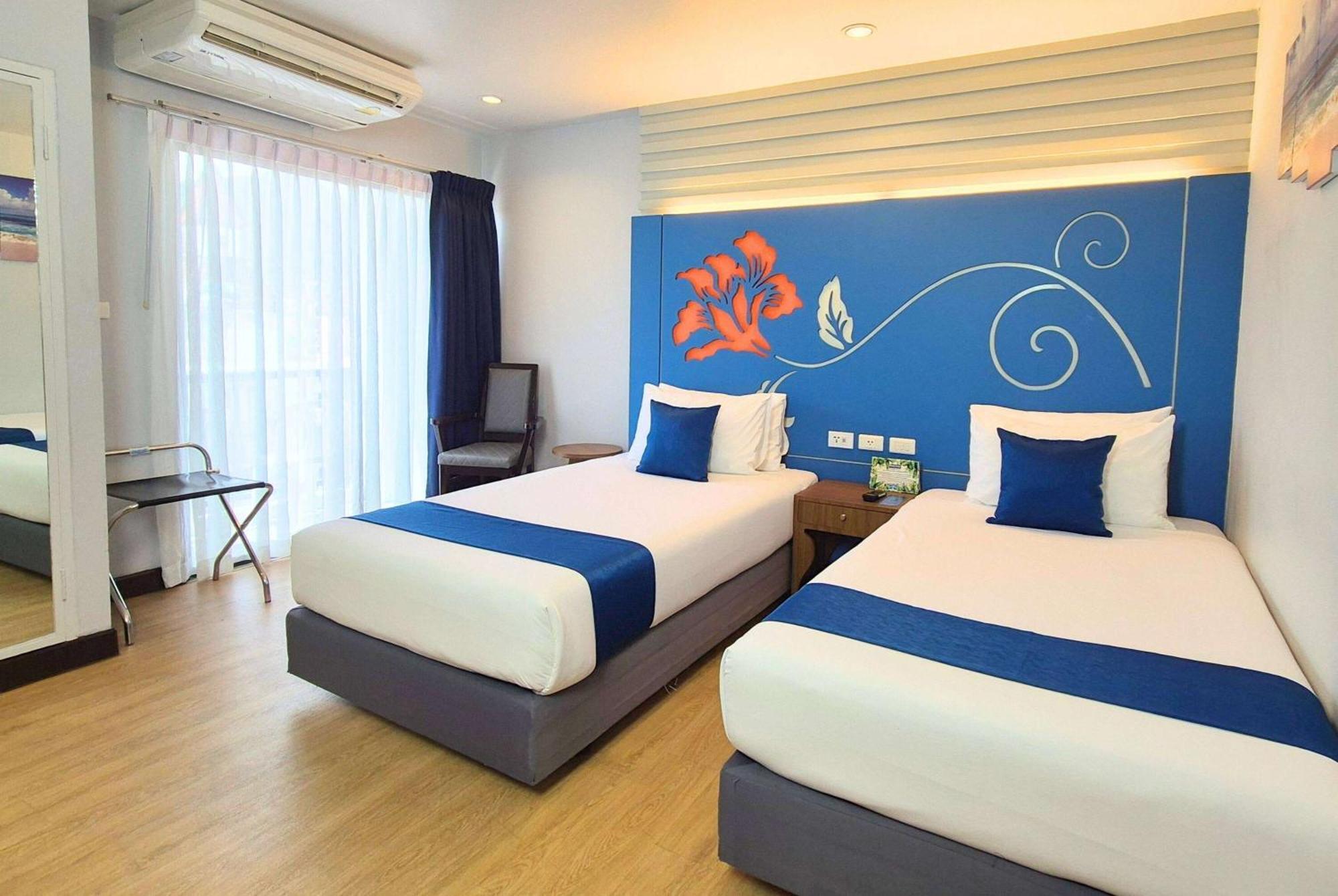 Days Inn By Wyndham Patong Beach Esterno foto