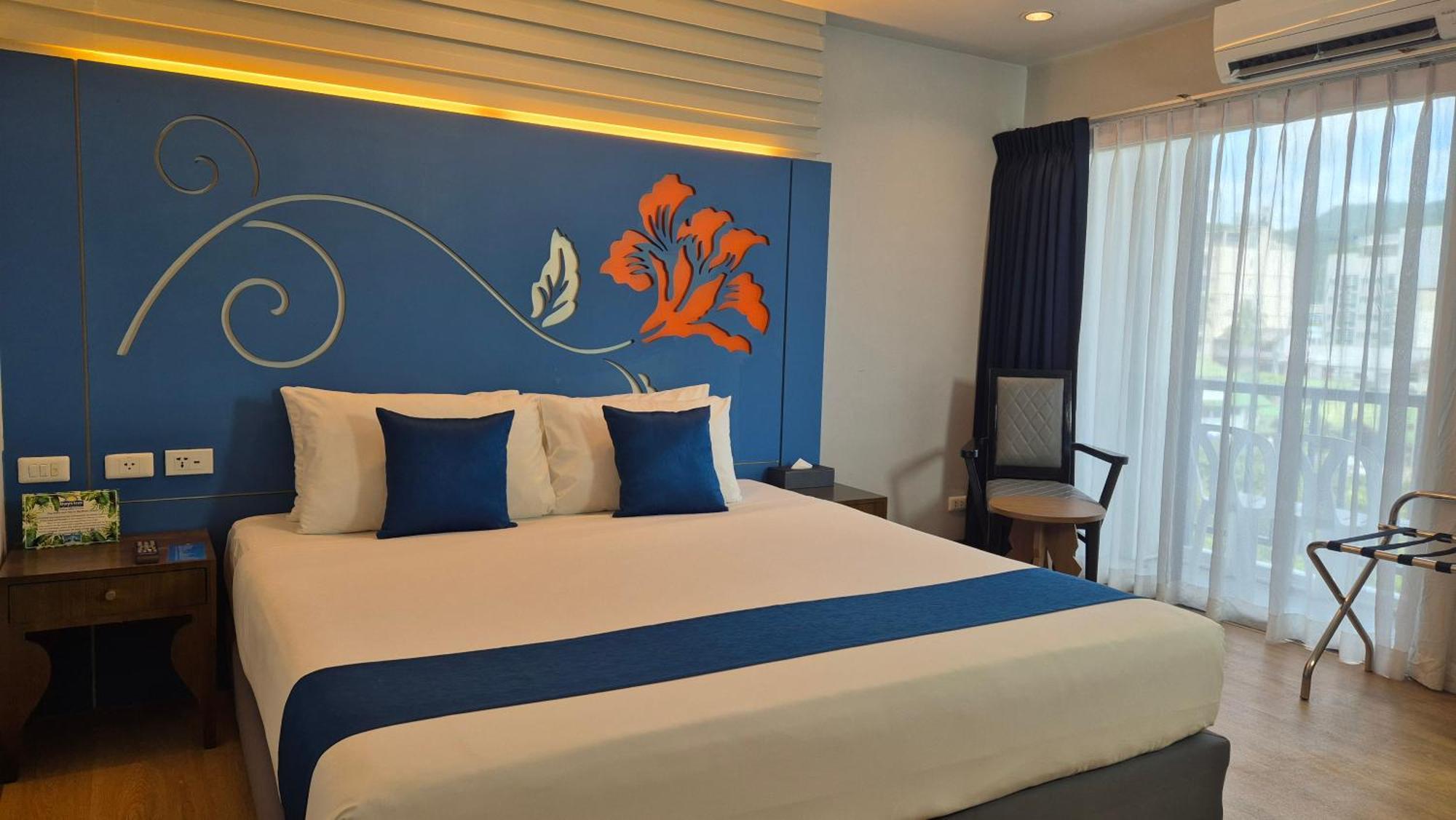 Days Inn By Wyndham Patong Beach Esterno foto