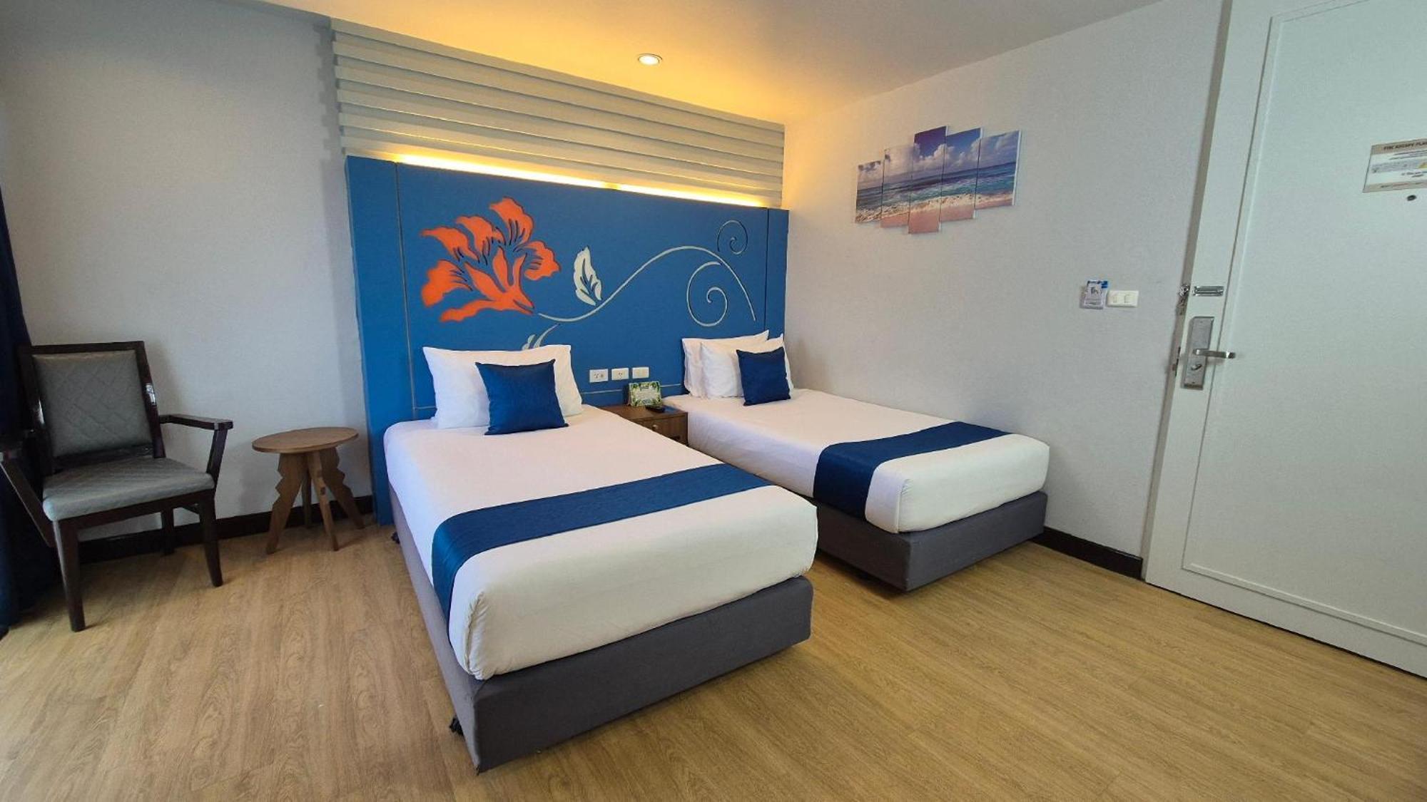 Days Inn By Wyndham Patong Beach Esterno foto