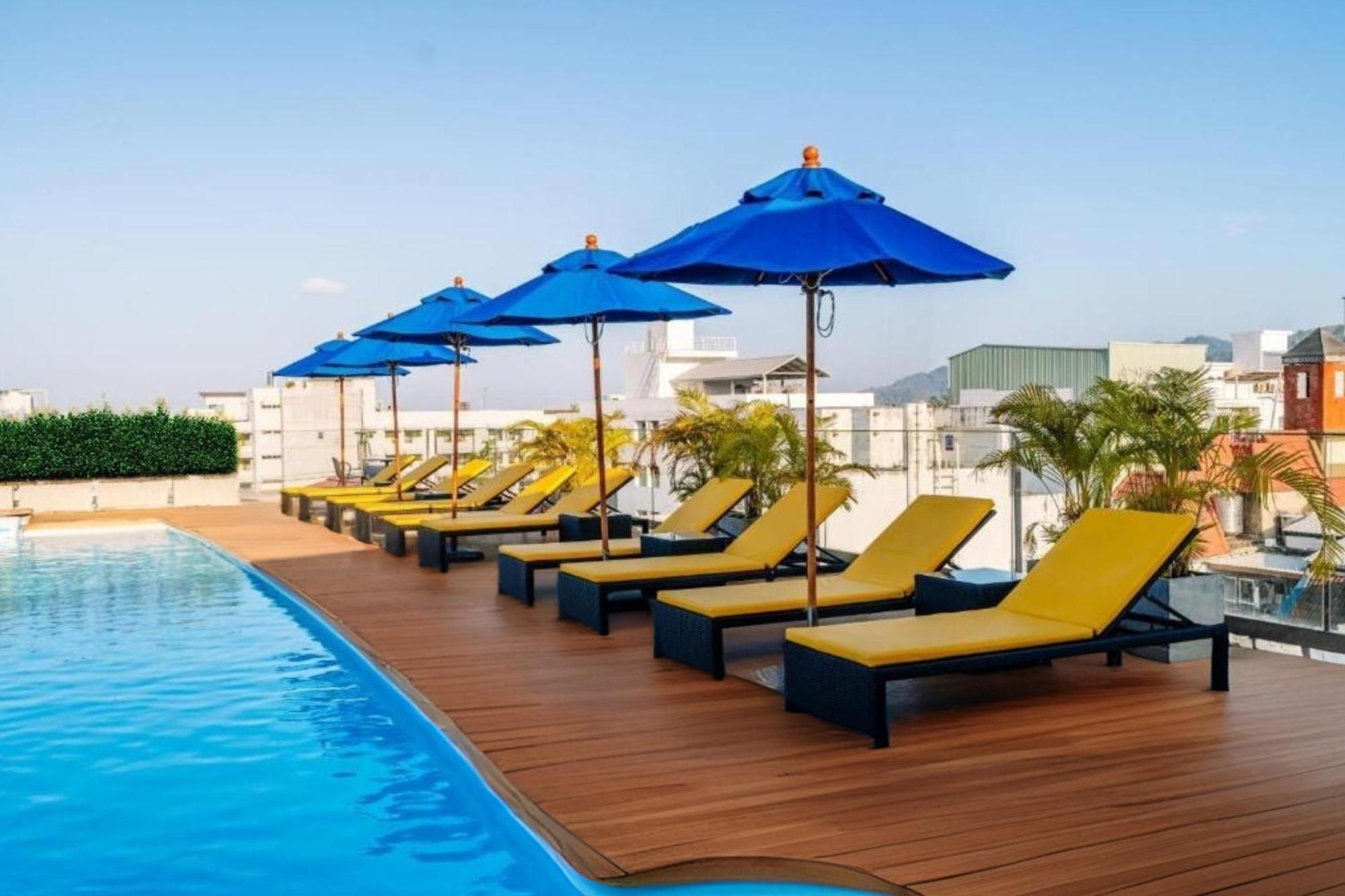 Days Inn By Wyndham Patong Beach Esterno foto