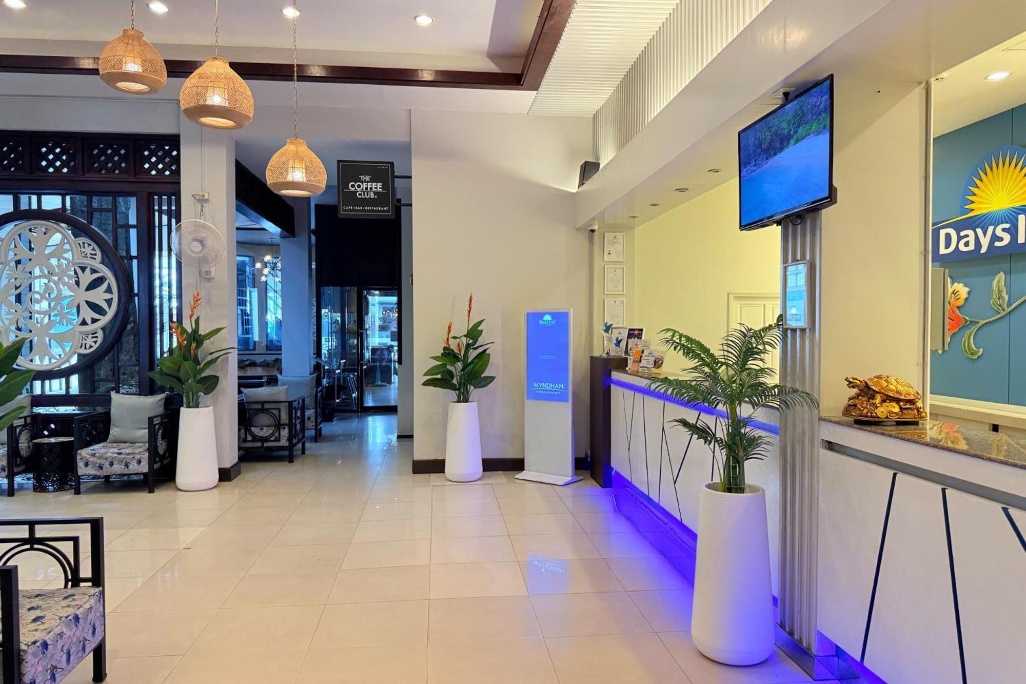 Days Inn By Wyndham Patong Beach Esterno foto