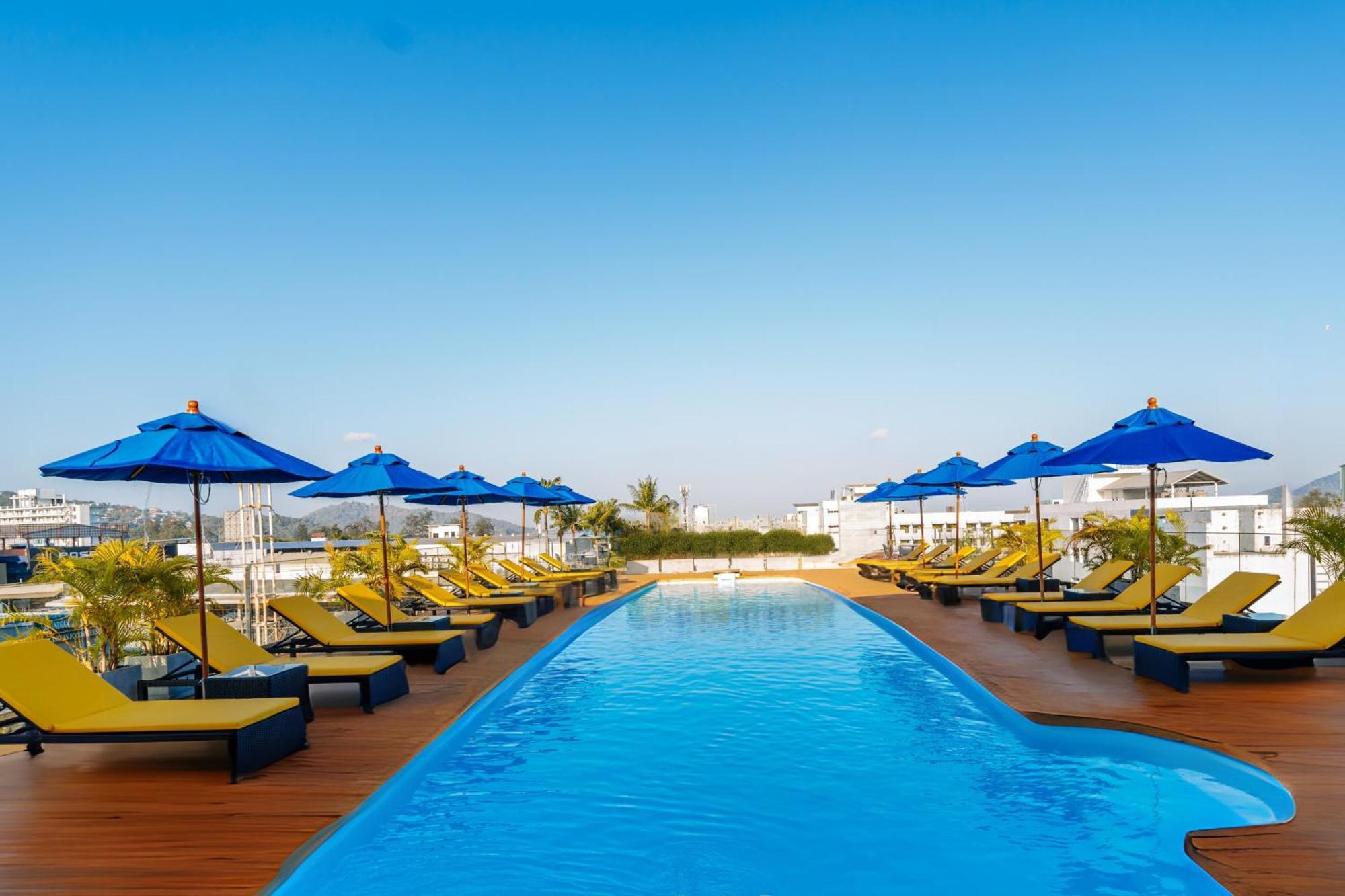 Days Inn By Wyndham Patong Beach Esterno foto