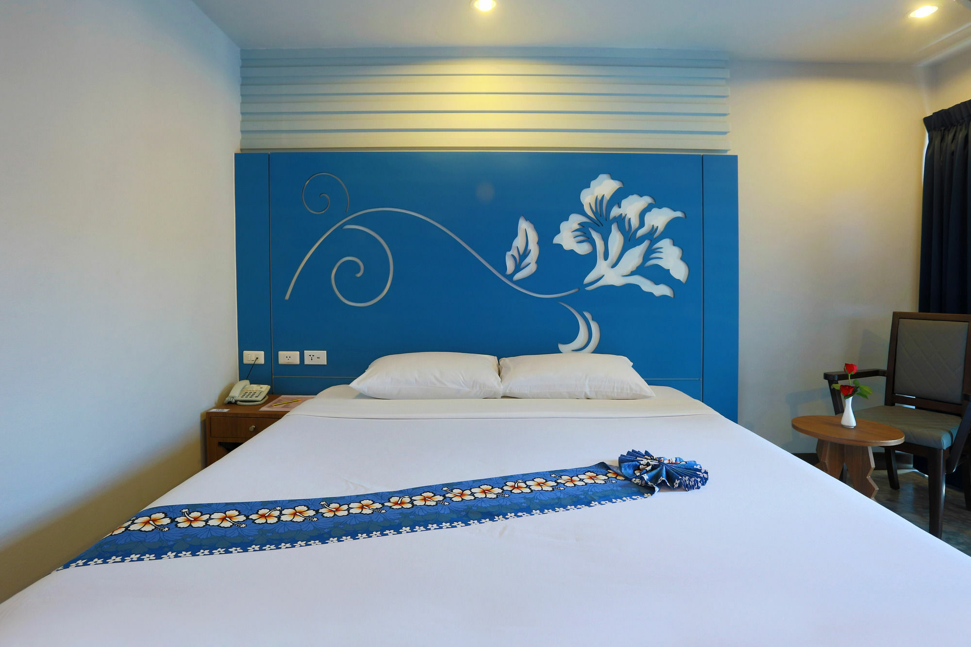 Days Inn By Wyndham Patong Beach Esterno foto
