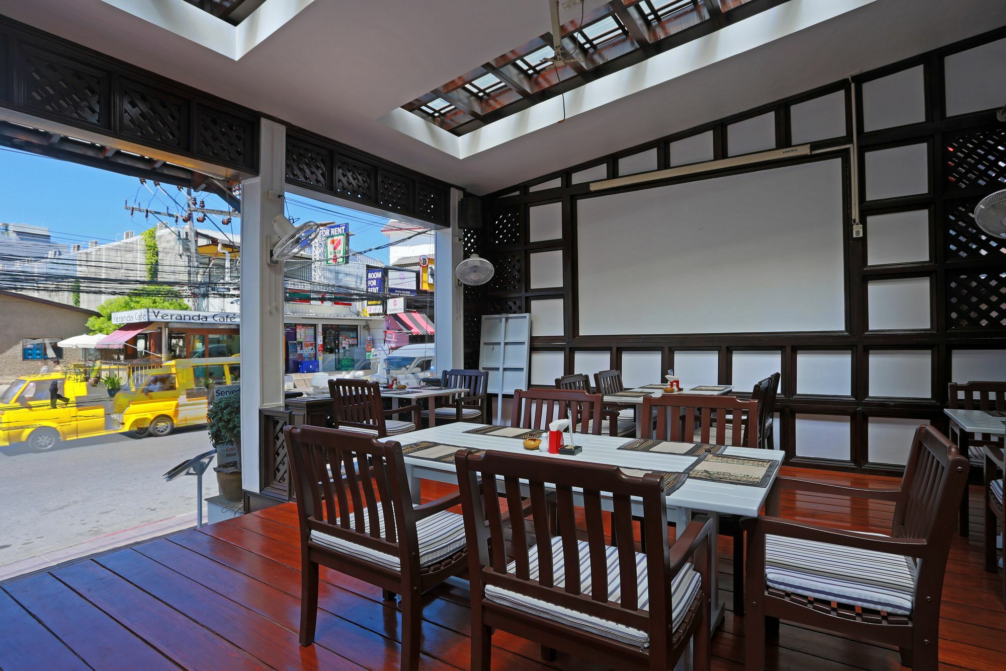 Days Inn By Wyndham Patong Beach Esterno foto