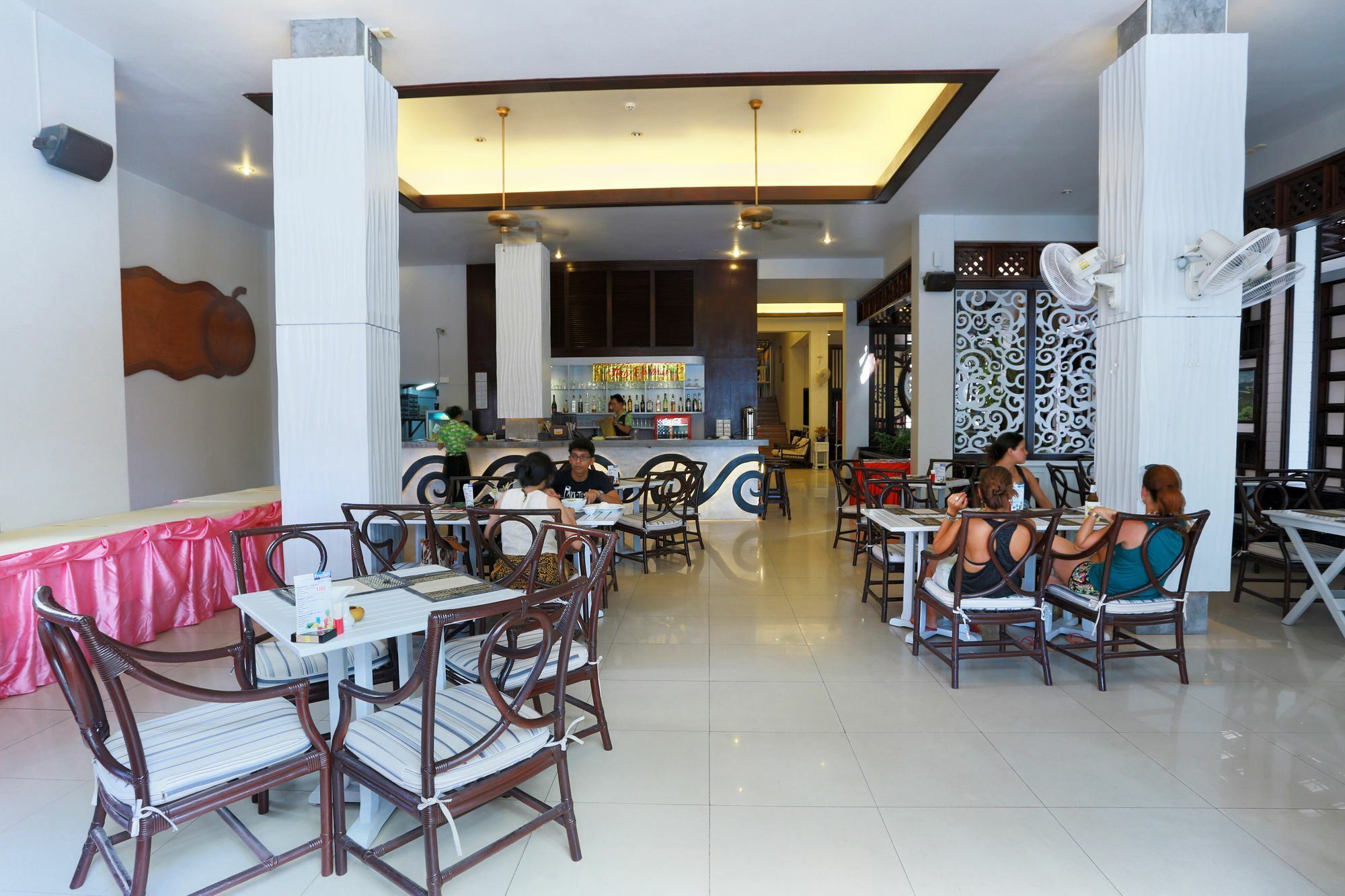 Days Inn By Wyndham Patong Beach Esterno foto