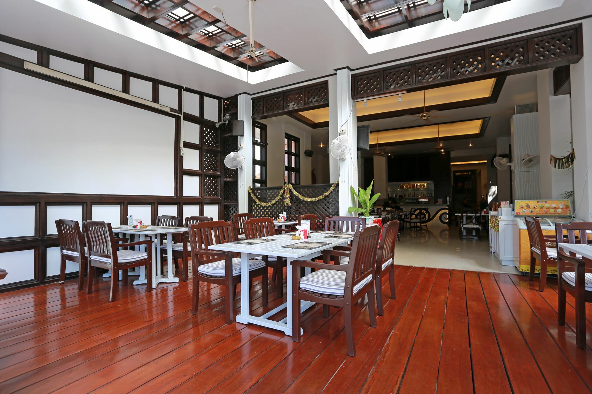 Days Inn By Wyndham Patong Beach Esterno foto
